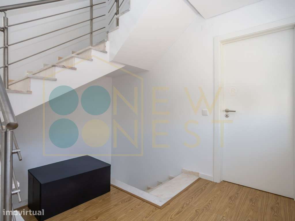 Moradia T2+2 com garagem e jardim, a dois passos do Parque do Serra...-27