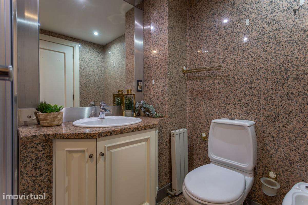 Quarto - localizado em Roma-Areeiro Lisbon - Grande imagem: 3/10