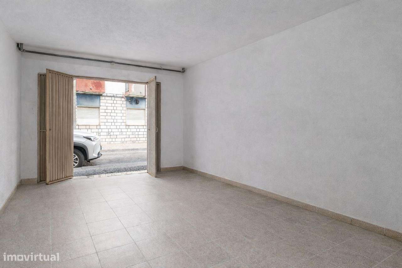 Moradia térrea renovada em Alhos Vedros (Moita) com garagem, closet. - Grande imagem: 2/26