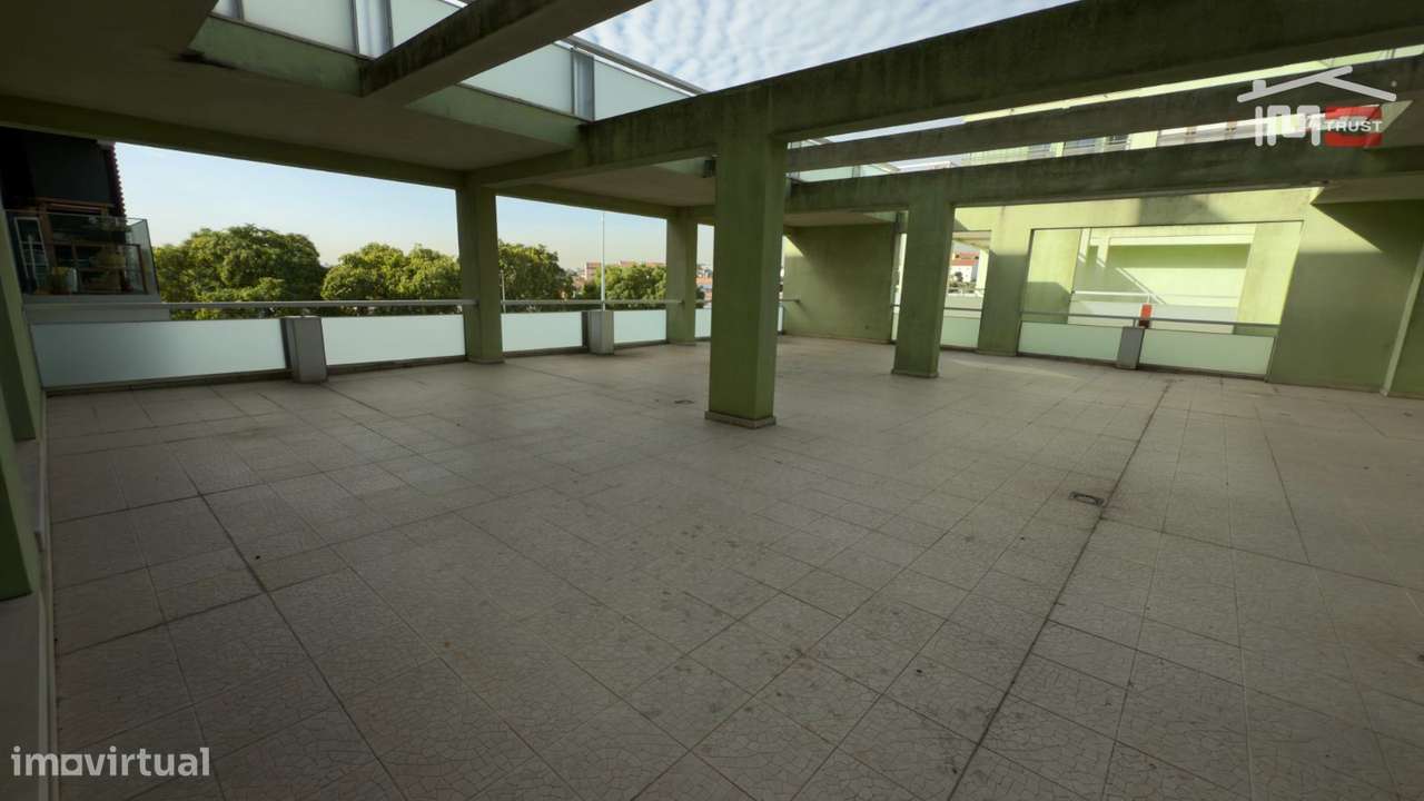 Loja 160m2 Camarate - Espaço Disponível a todas as Actividades Come...-21