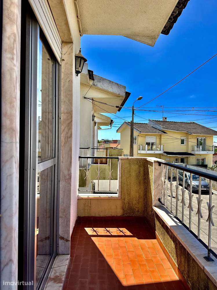 Andar de Moradia T2 | 76 m² | Varanda | Garagem | Porto Salvo-8