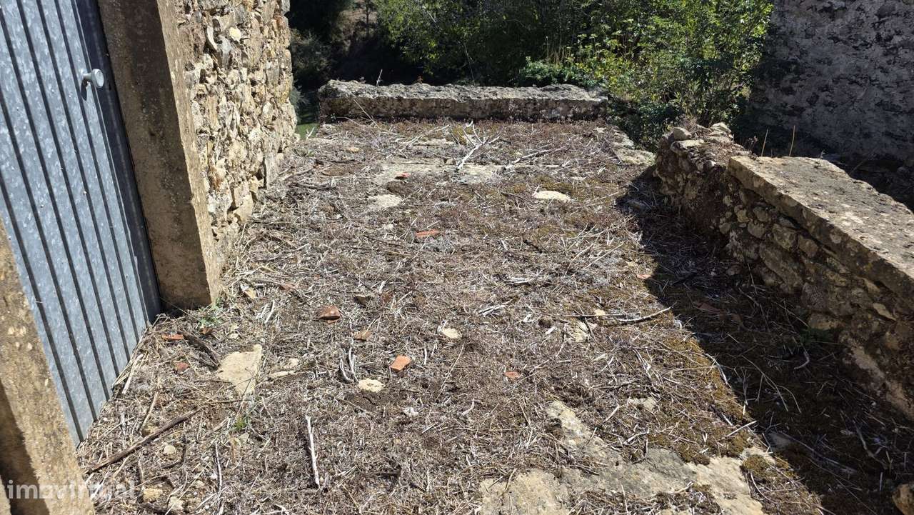 Casa em pedra e celeiro para restaurar - Grande imagem: 4/37