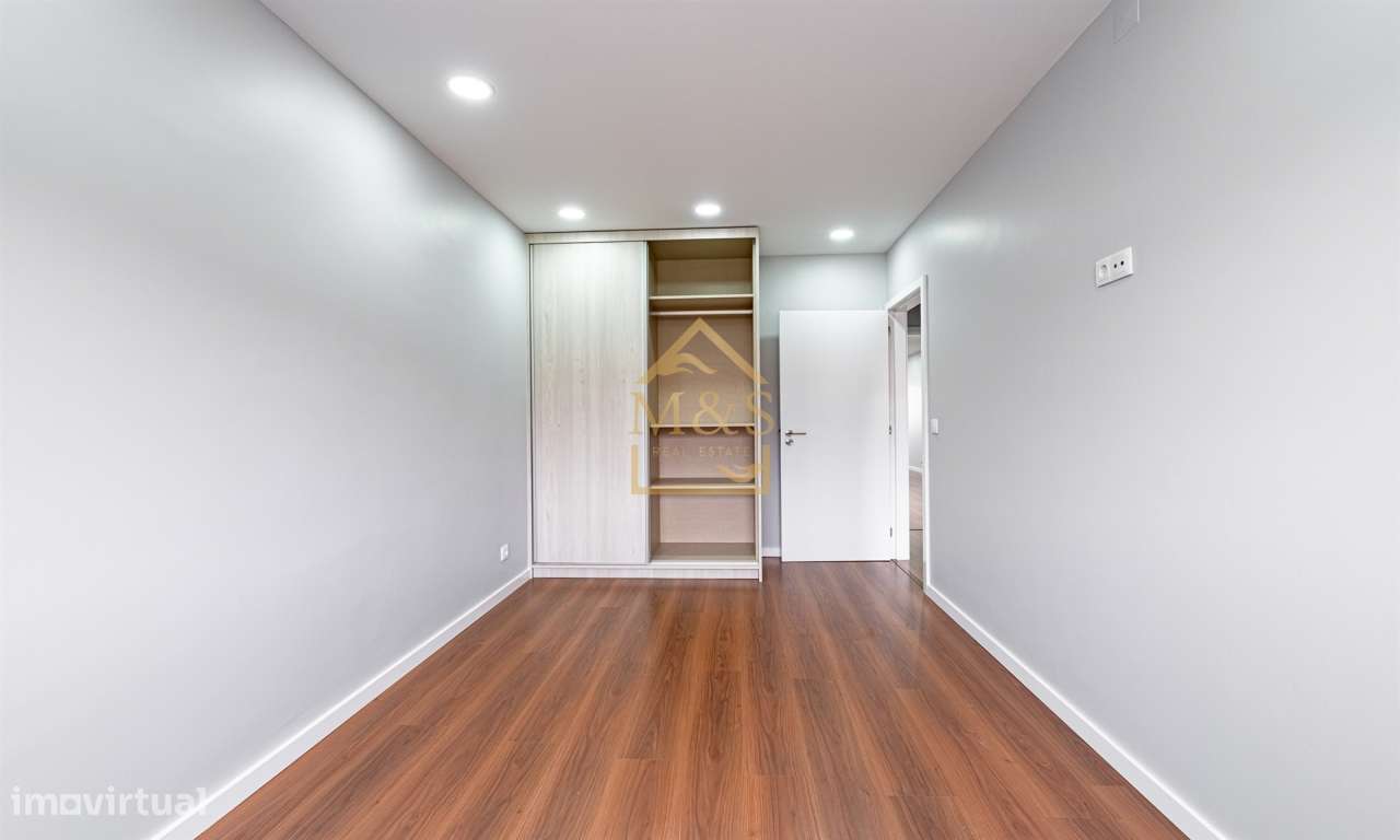 Apartamento T2 Remodelado, Jardim Privativo, Praça Velasquez- Porto-20