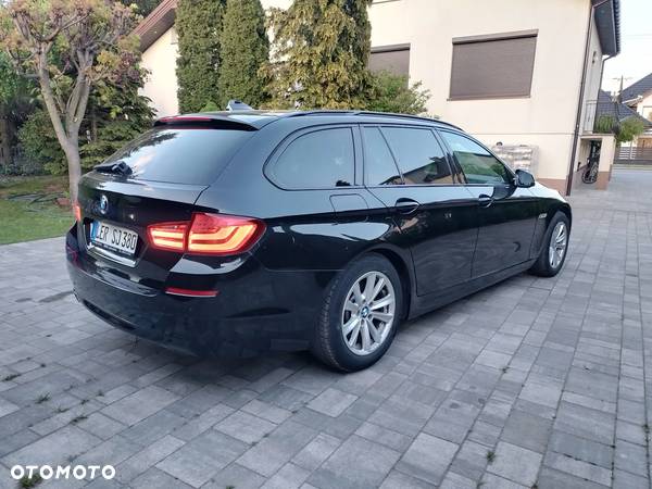 BMW Seria 5 525d xDrive - 11