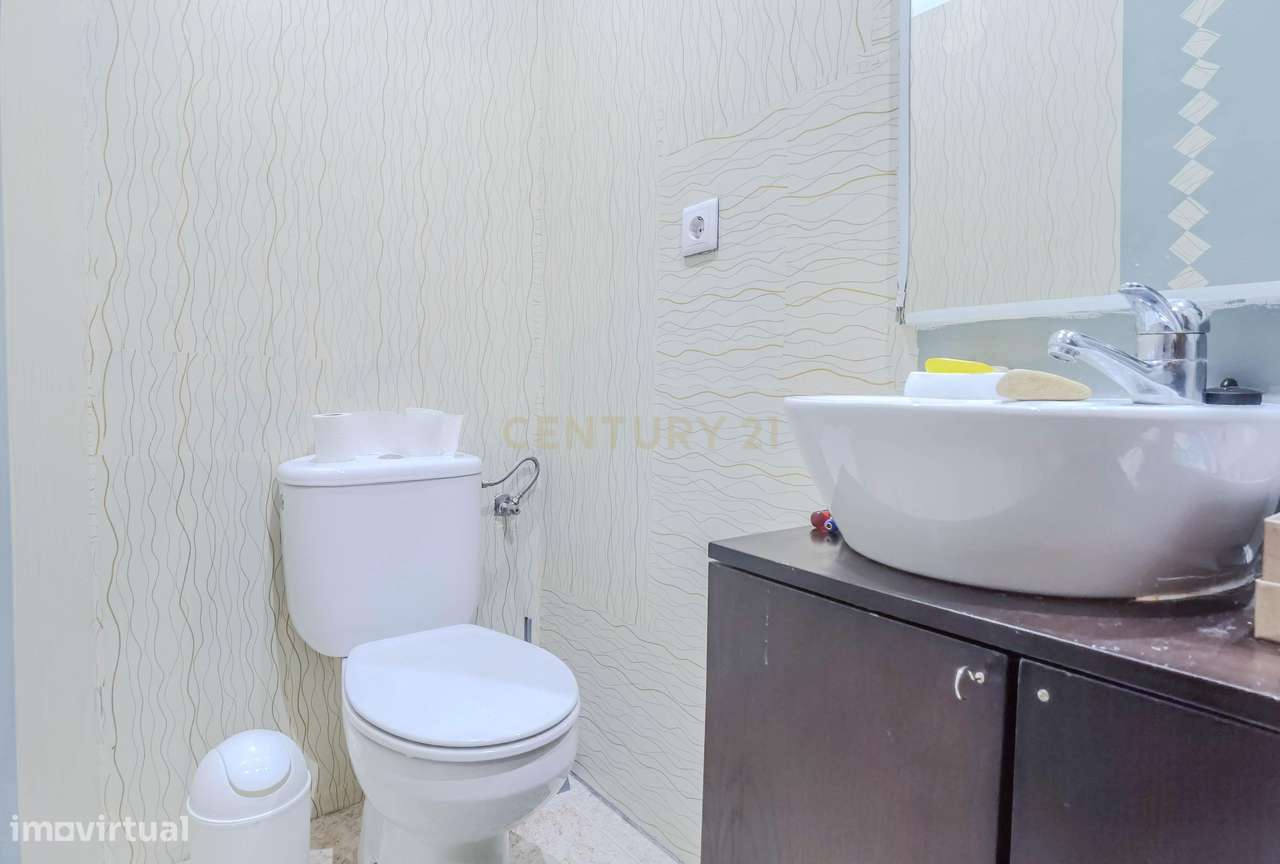 Apartamento T2 com Varanda, Garagem e Piscina | Valongo-33