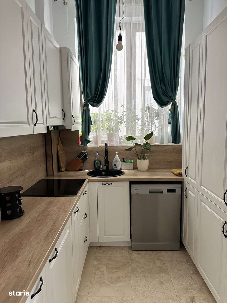 Vila de vanzare - Imagine principală: 4/15