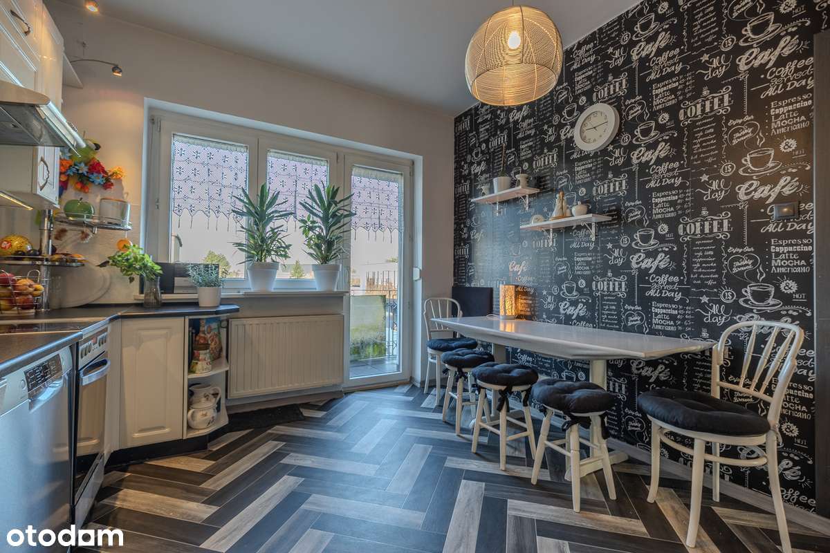 Przestronny dom na Osiedlu Kwiatowym Fotowoltaika Pompa ciepła 3garaże-3