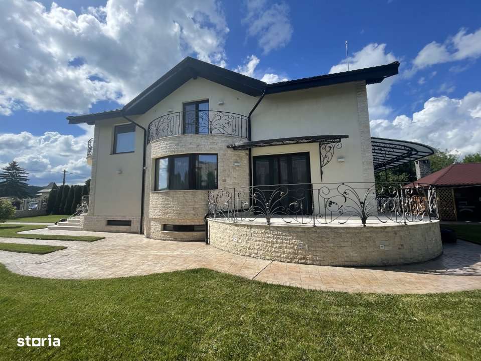 Cornu de Jos  Doua  case moderne, crama la subsol, prosumator - Imagine principală: 1/19