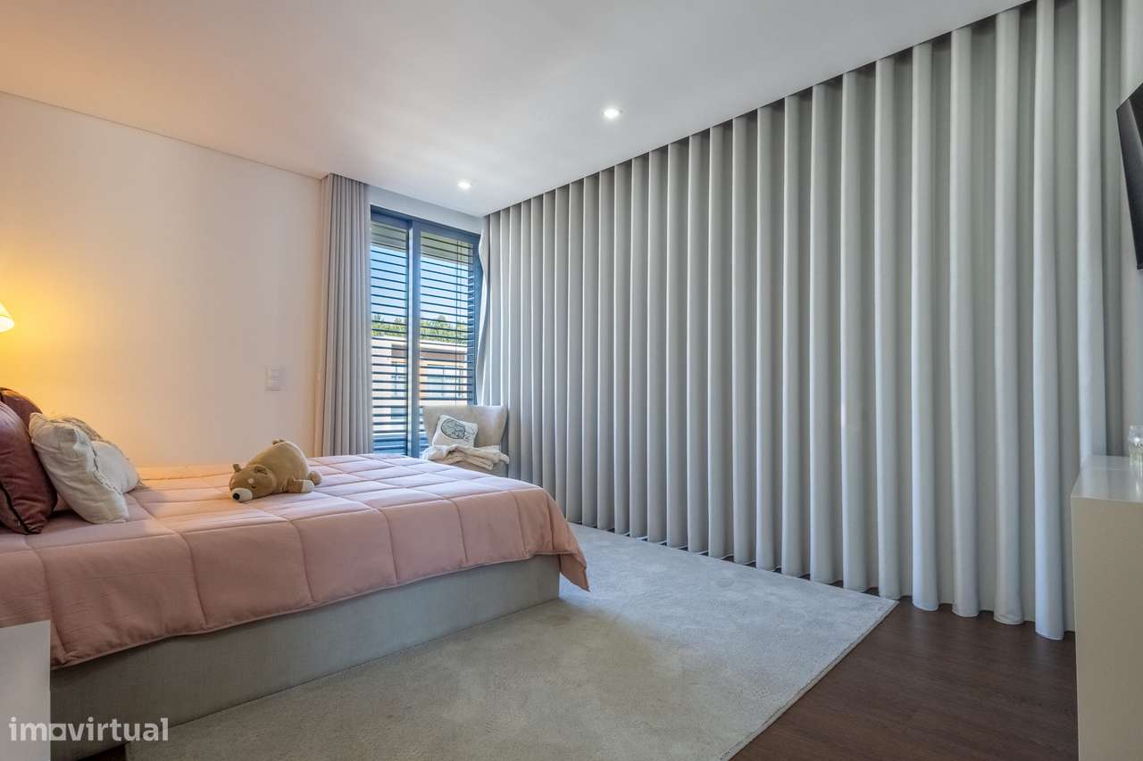 Excelente moradia moderna, local recatado com piscina-24