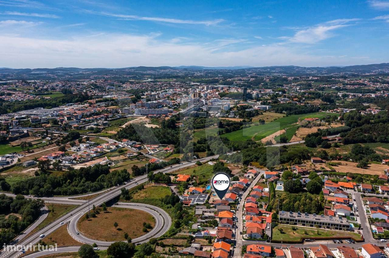 Moradia T3 com Jardim, Armazém e Terreno de 622 m² em Santo Tirso-39