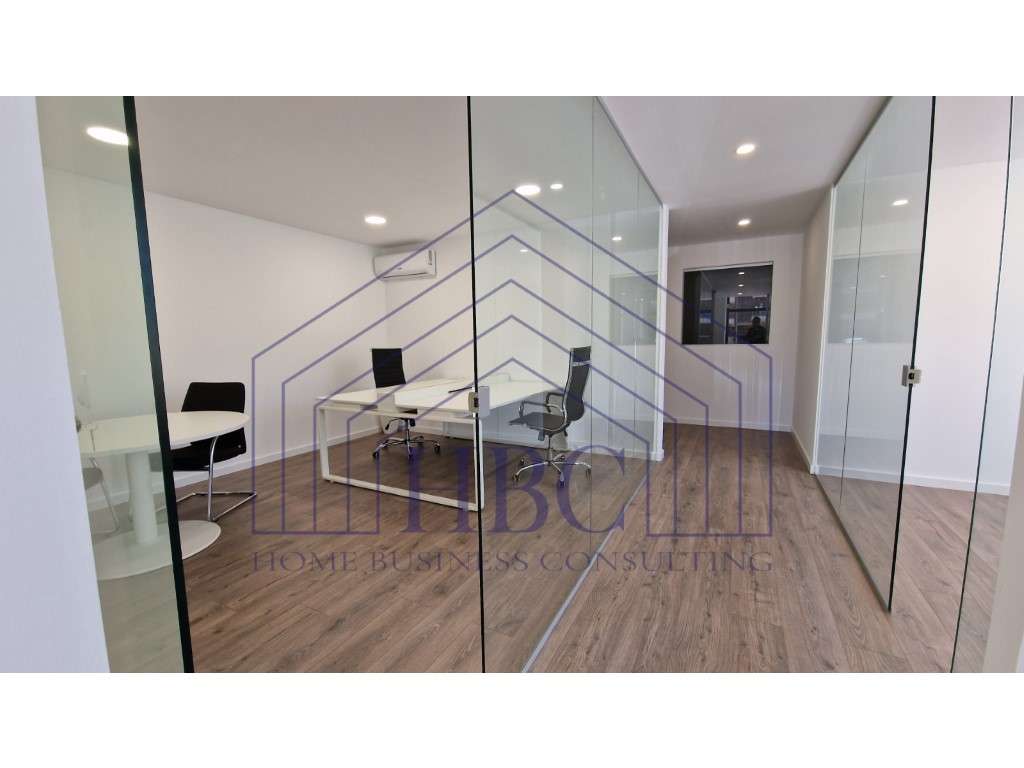 Espaço comercial com escritórios situado na Urbanização dos Terraço...-7