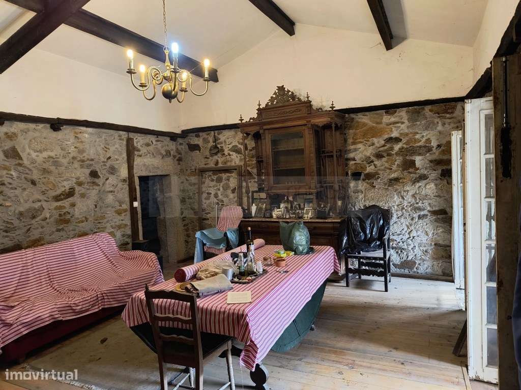 Casa Rústica de Pedra e Carvalho, em Quinta de 20.000m²-27