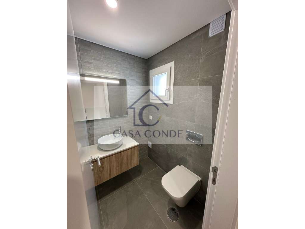 Moradia Geminada T4 c/Piscina-9