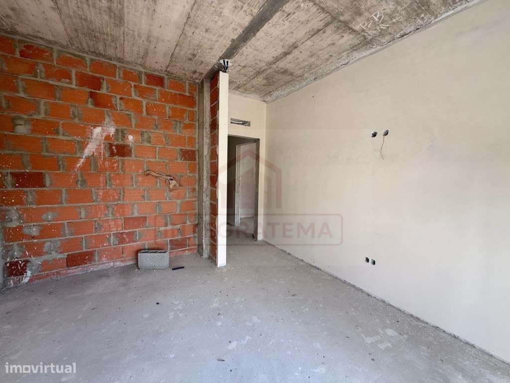 Moradia T4 individual com espaço de jardim-6