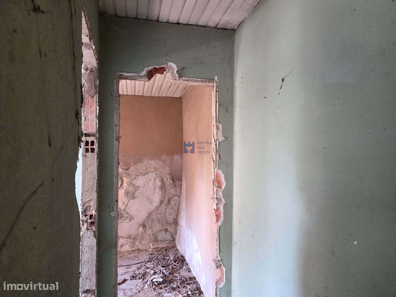 Moradia em ruina com logradouro Ourém-6
