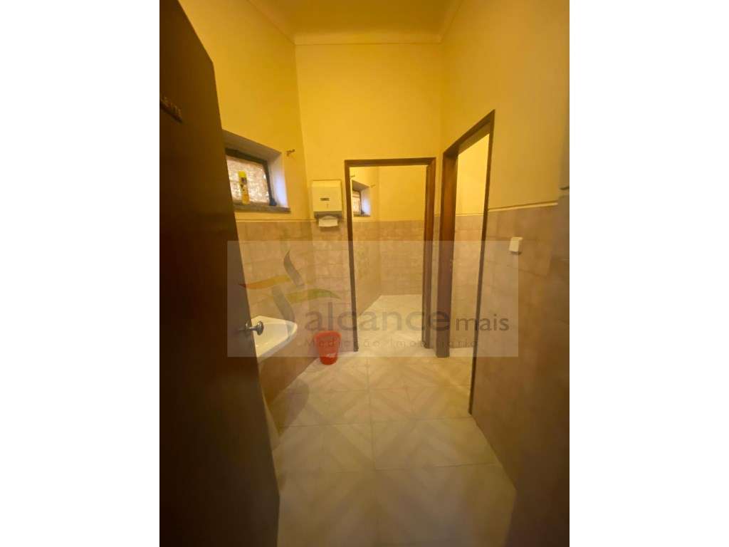 Excelente Moradia com Espaço Comercial em Vale de Vargo - Grande imagem: 4/25