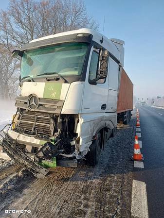 Mercedes-Benz Actros - 3