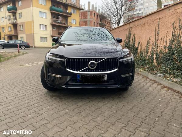 Volvo XC 60 B4 MHEV AT8 AWD Momentum Pro - 2