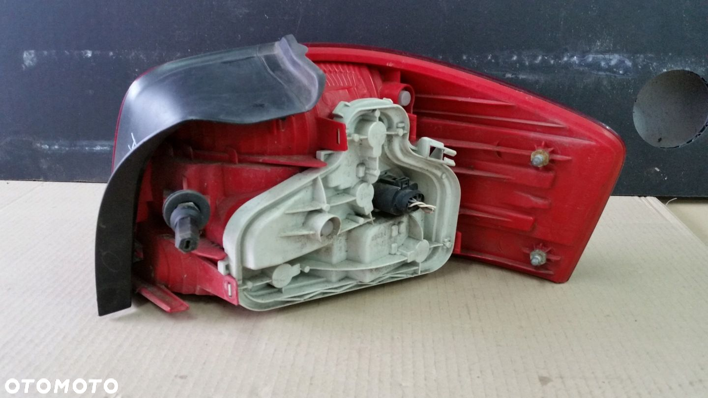 AUDI A3 8P LAMPA TYLNA PRAWA lub LEWA 8P0945096 - 7