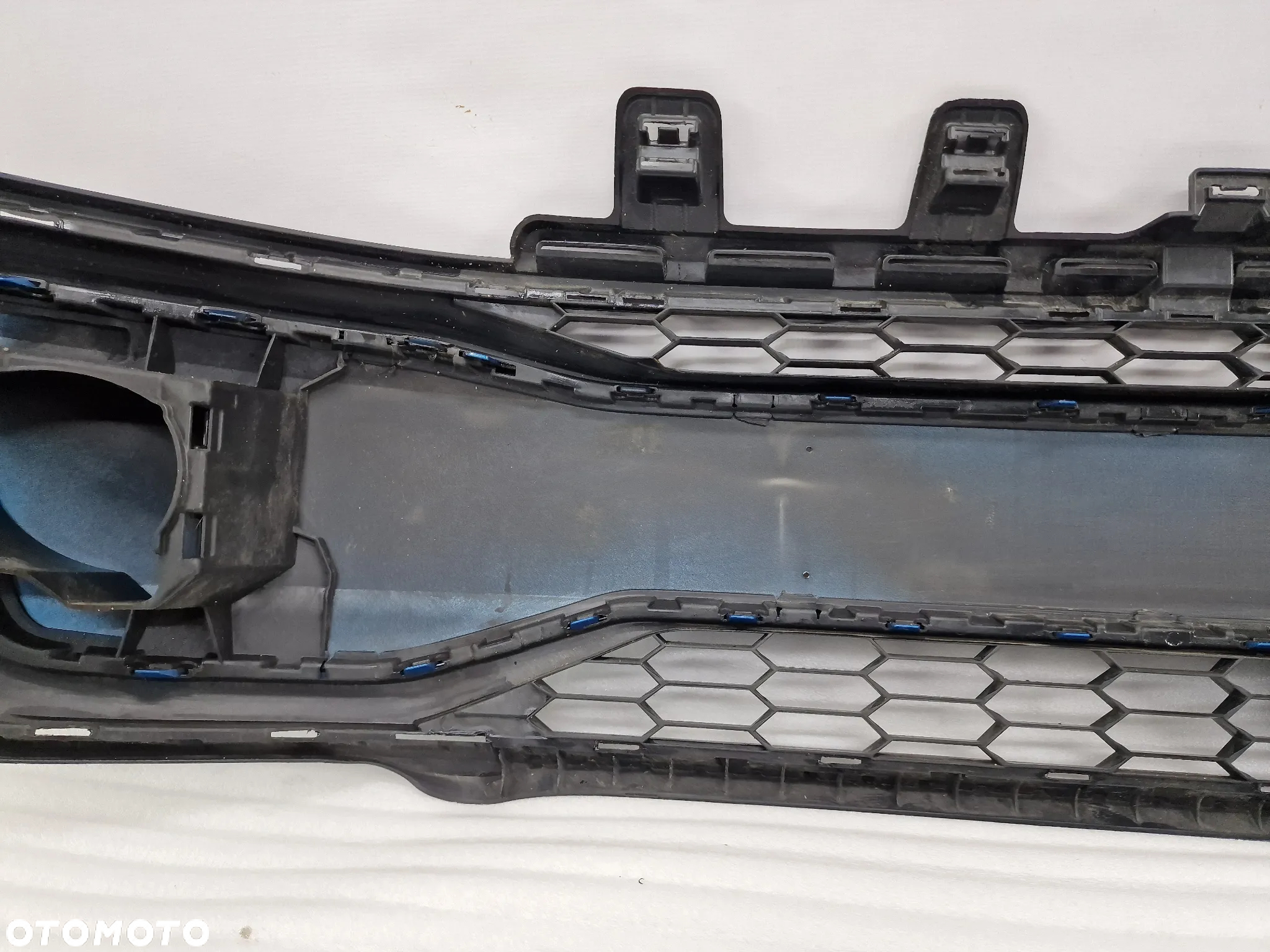 VW UP LIFT 16- KRATKA ŚRODKOWA ZDERZAKA PRZEDNIEGO PRZÓD ŁADNA KOLOR BŁĘKITNY METALIK , NR 1S0853677F + 1S0853665AF , NR AUKCJI KR319 - 12