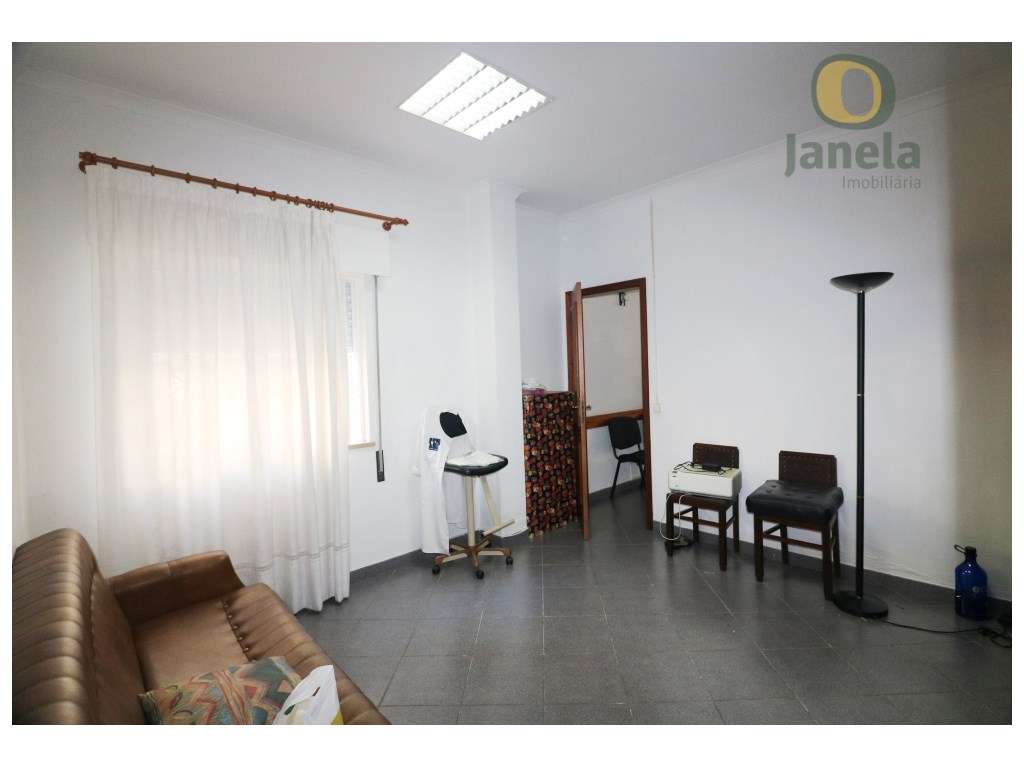 Consultório médico, no Centro de Olhão - Grande imagem: 3/8
