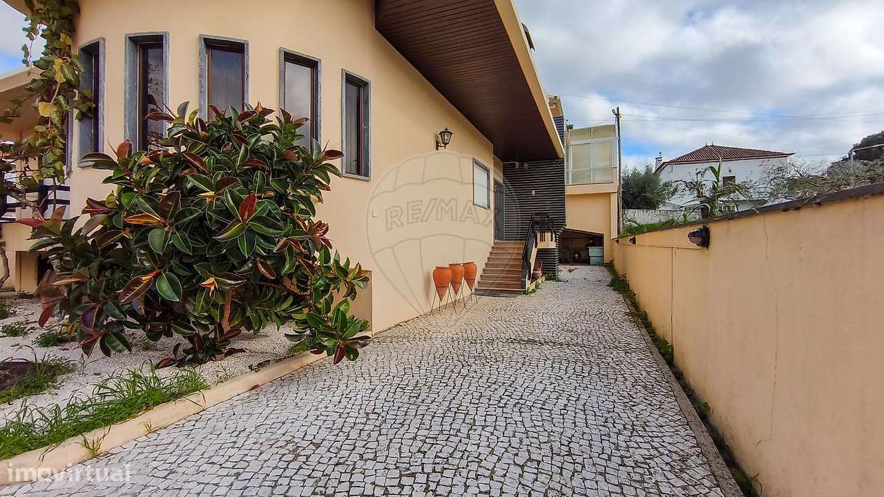 Moradia T6 para venda-46