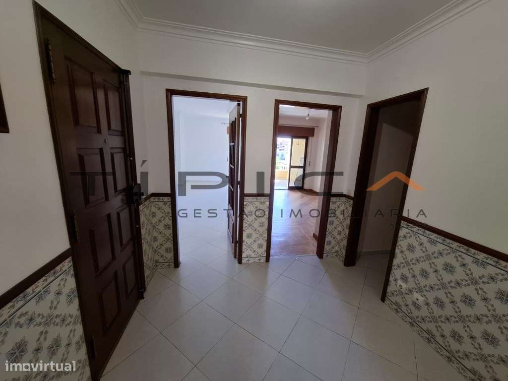 Apartamento T2 luminoso e tranquilo com excelente localização e con... - Grande imagem: 4/8