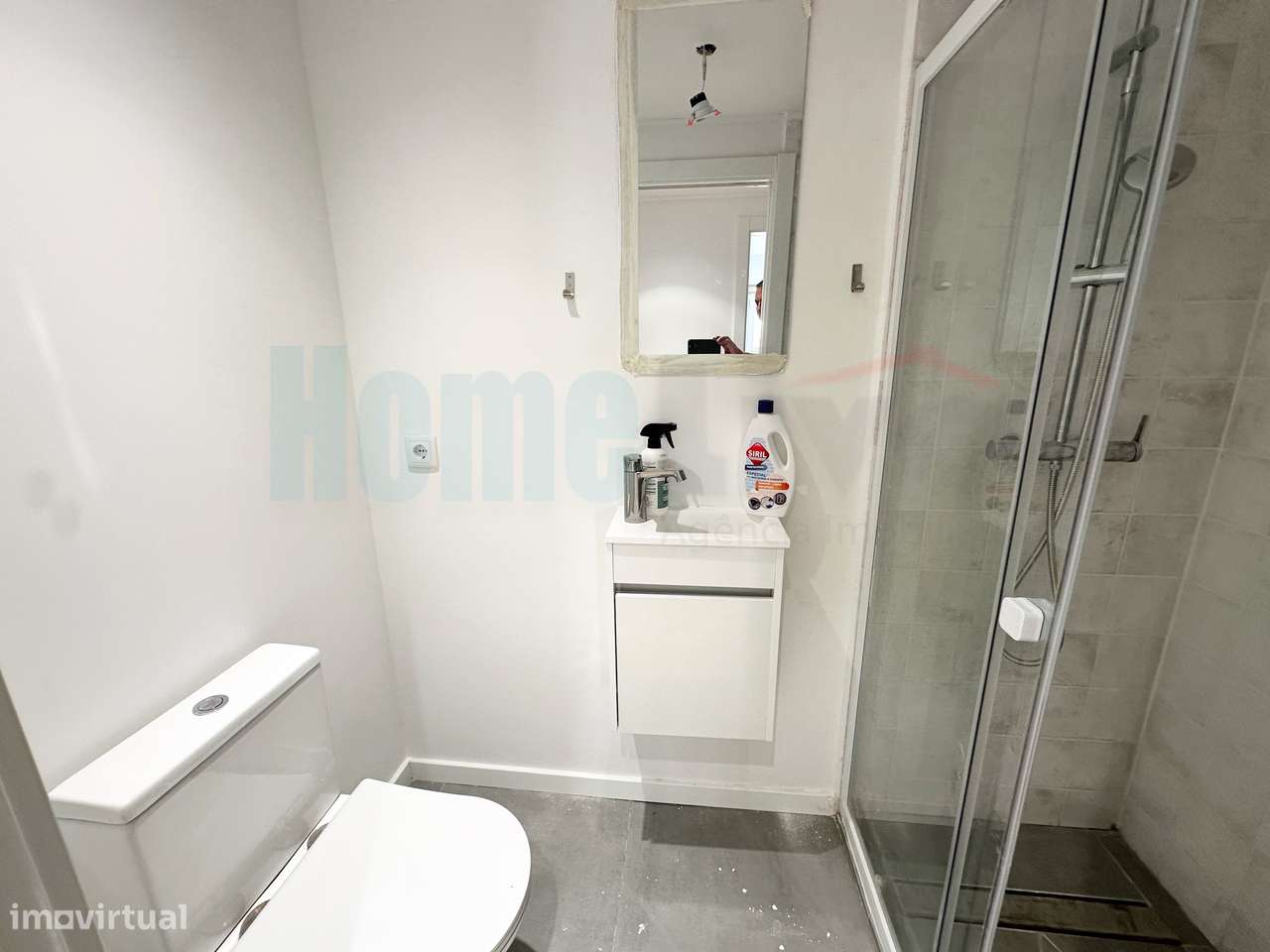 Apartamento T4 Remodelado e Mobilado Charquinho, Benfica-30