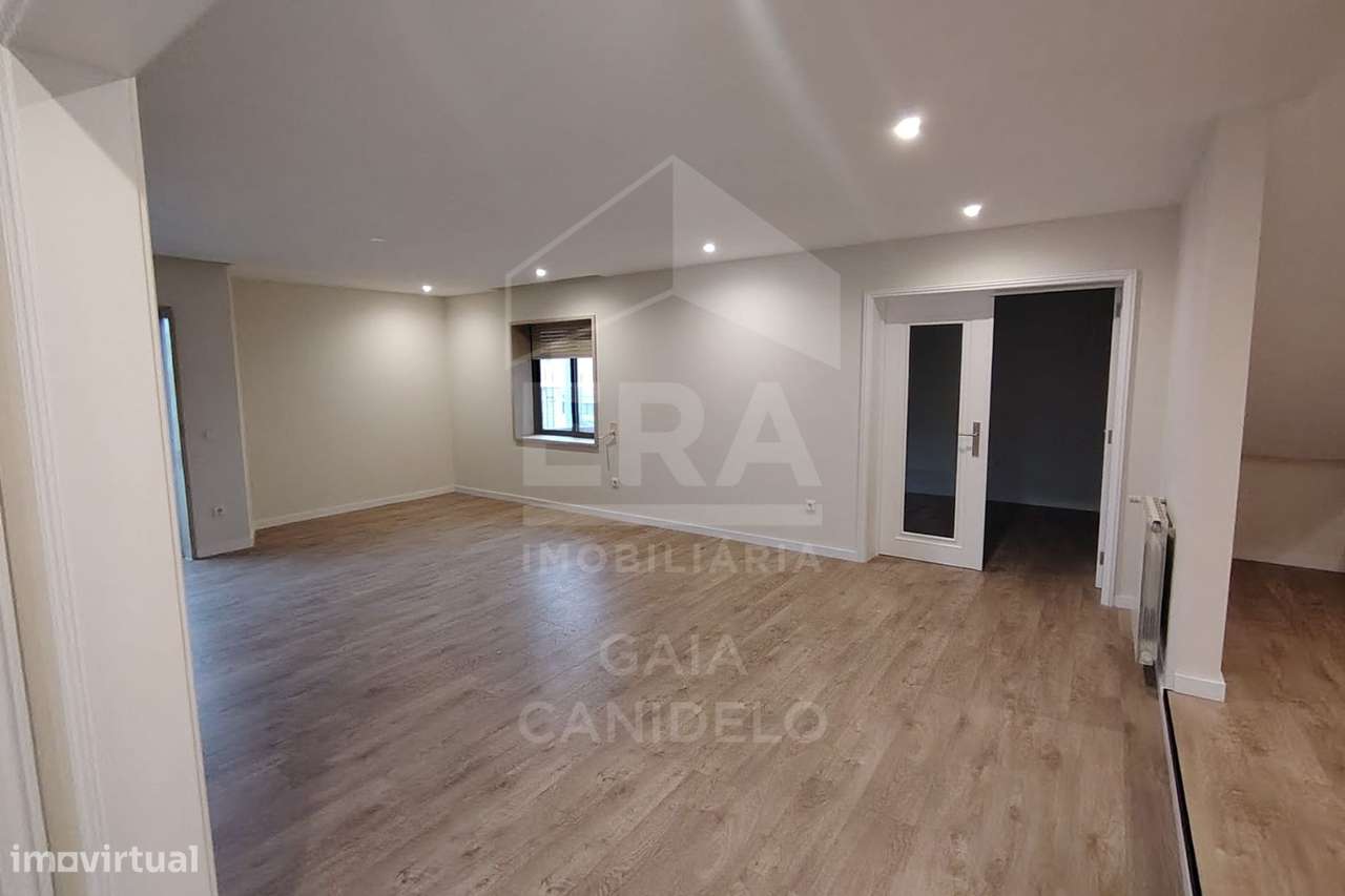 T3+1 Duplex Totalmente Remodelado em Canidelo - Grande imagem: 4/17
