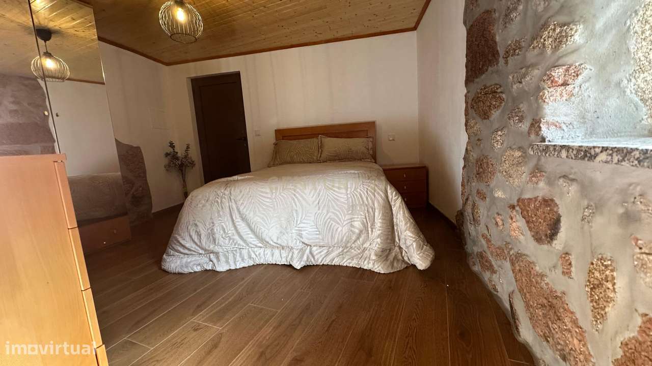 Lindíssima moradia na Zona do Gerês com Jardim interior-10