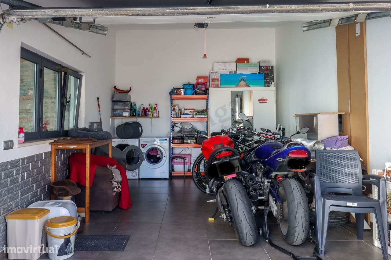 Excelente Moradia  para venda na Aldeia de Santo André-38