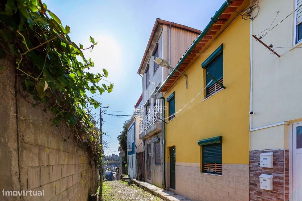 T1 com Varanda e Vista Rio Douro no Bonfim – Totalmente Renovado-13