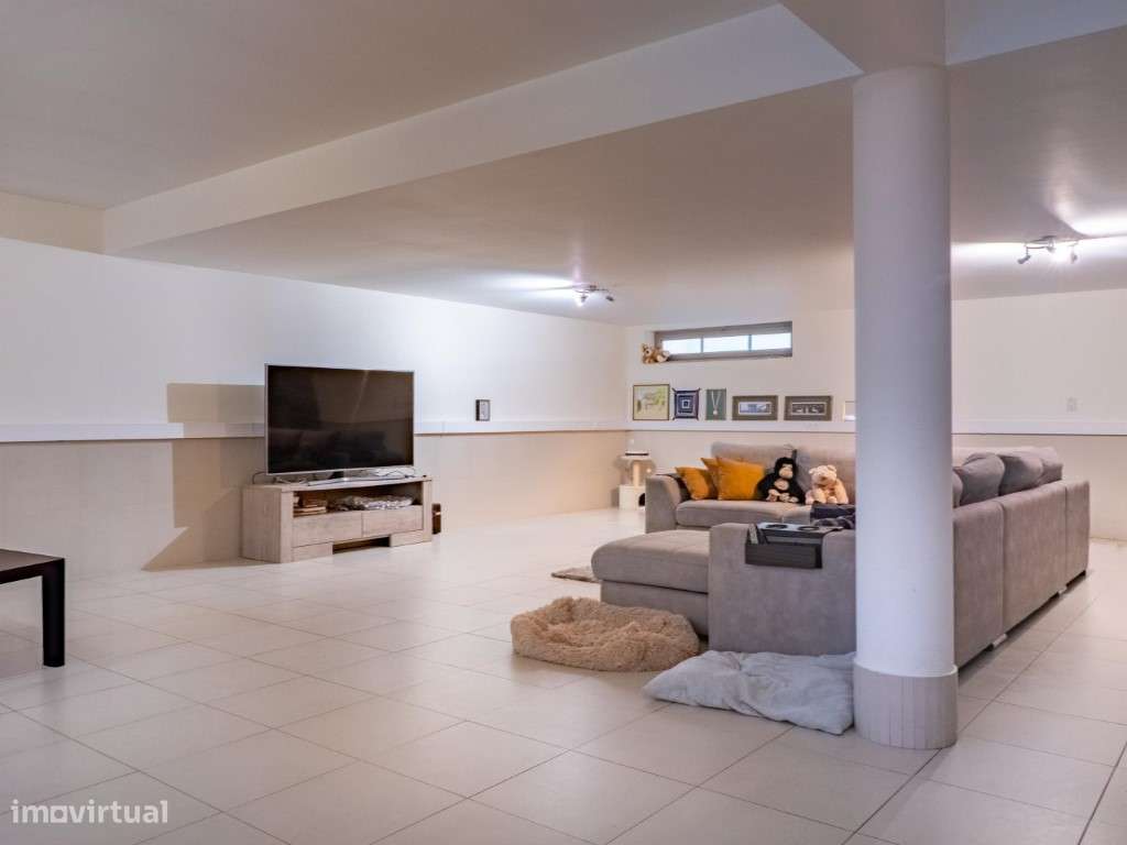 Moradia T6 com piscina em Viana do Castelo-23