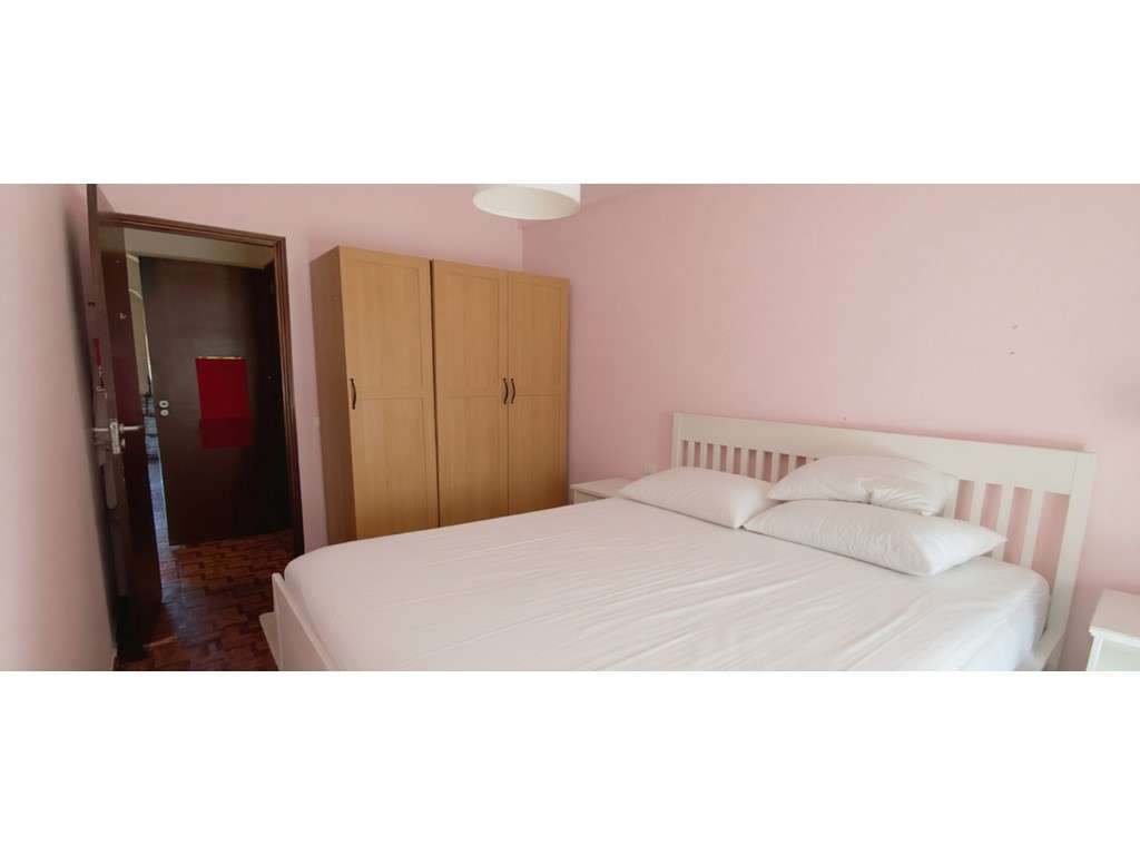 Apartamento T3 convertido em T2 - Paço de Arcos. Comboio.-18