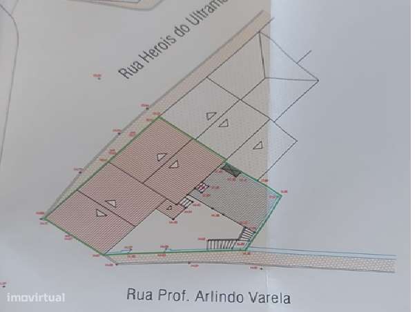 Moradia para restaurar no centro de Valado dos Frades-6
