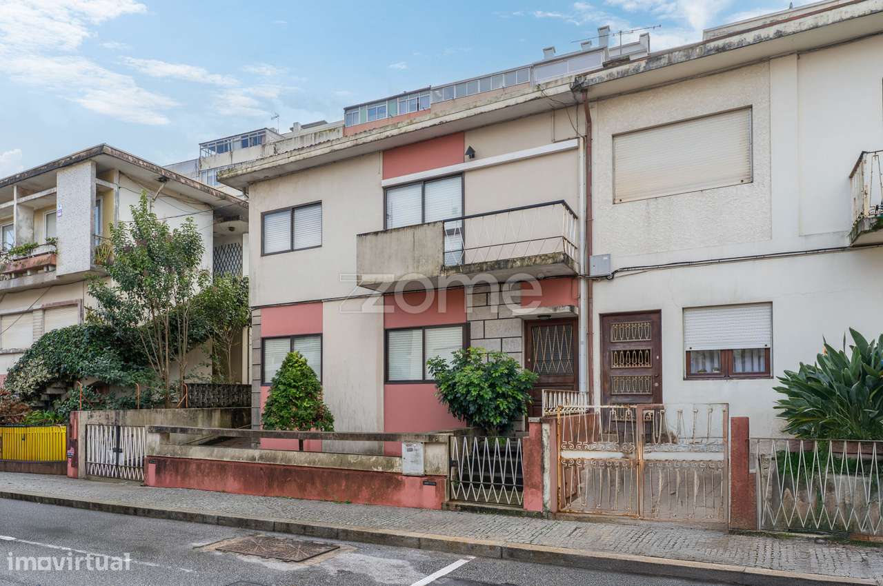 Moradia Bifamiliar com garagem e jardim, em Vila Nova de Gaia. - Grande imagem: 2/60