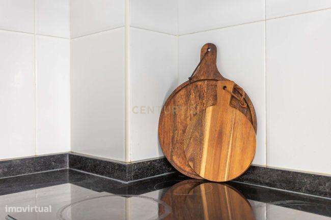 APARTAMENTO | 2 Quartos | 1 Casa de Banho | Renovado | Arrecadação | �-13