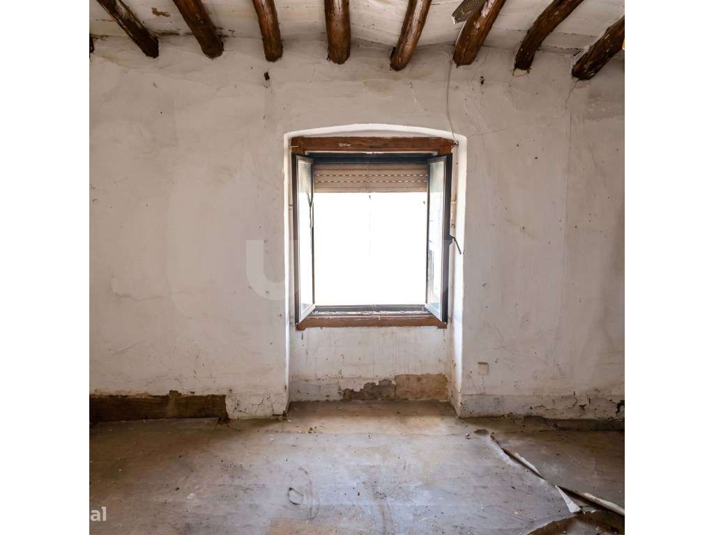 Moradia para remodelar em Barbacena - Elvas-6