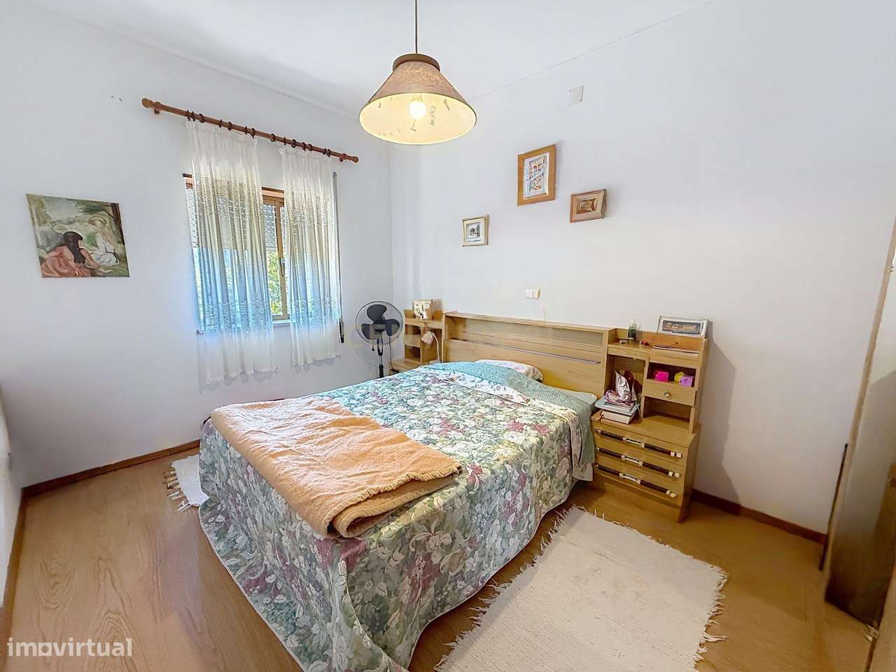 Moradia Espaçosa com 5 Quartos, Garagem Dupla e Vistas Deslumbrantes s-24