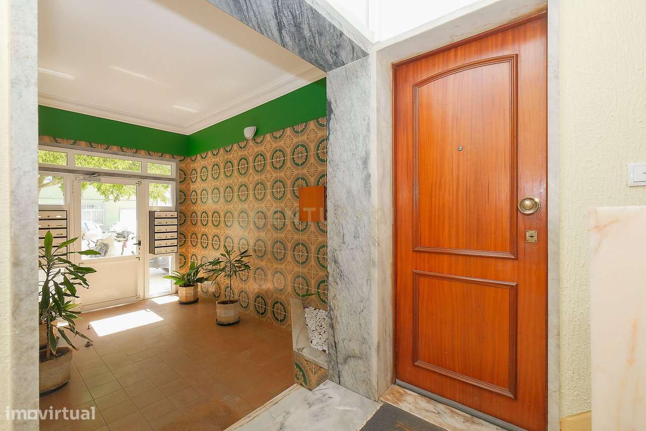 Apartamento T3  remodelado no Pragal-22