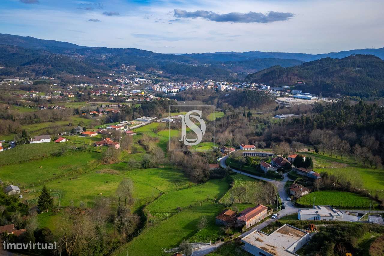 Moradia para restauro junto ao centro de Vieira do Minho - Grande imagem: 4/35