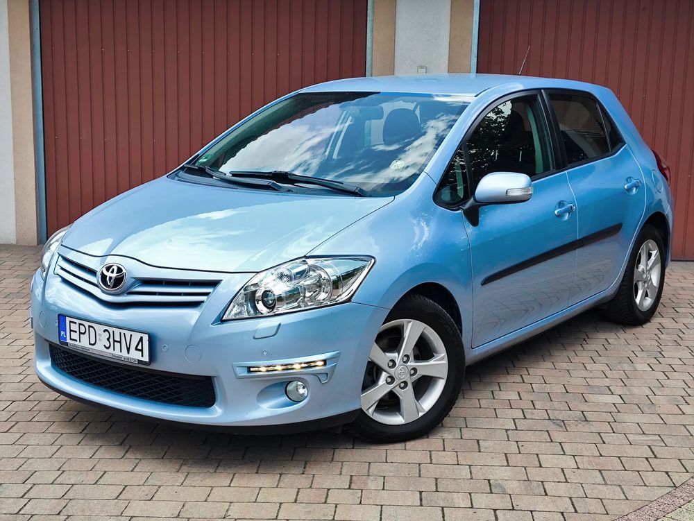 Toyota Auris I (2006-2012) 1.6 Executive 2010