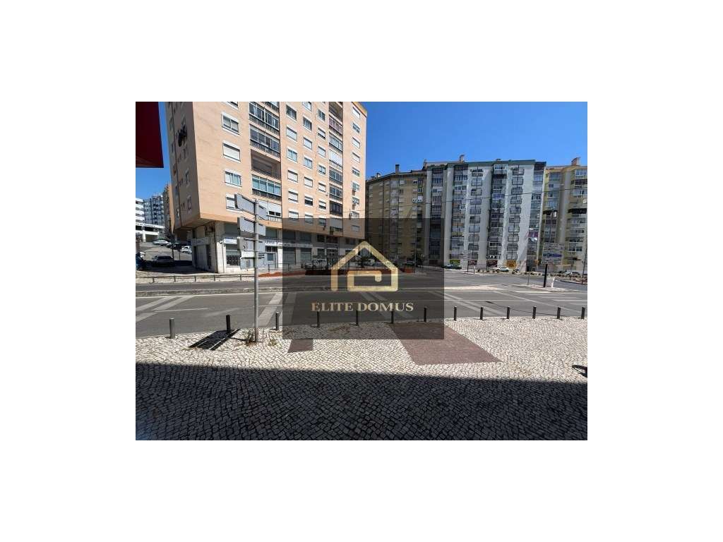 T2 totalmente remodelado - Casal S. Brás - Grande imagem: 2/4