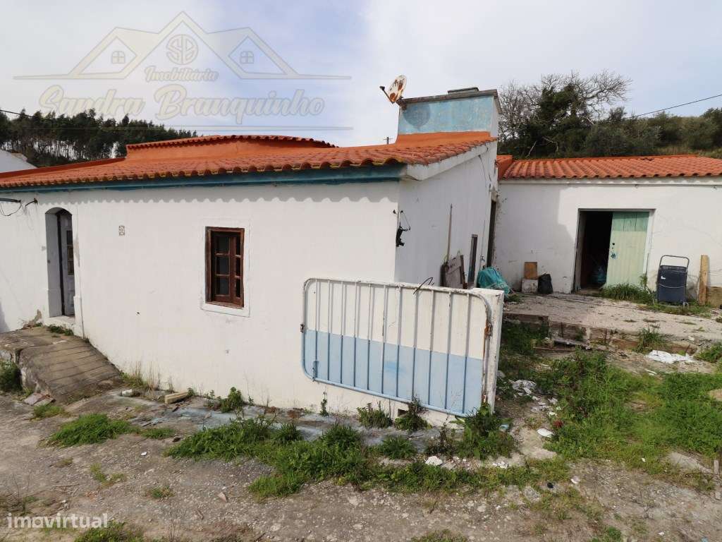 Moradia T3 com garagem e terreno 4120m2-10