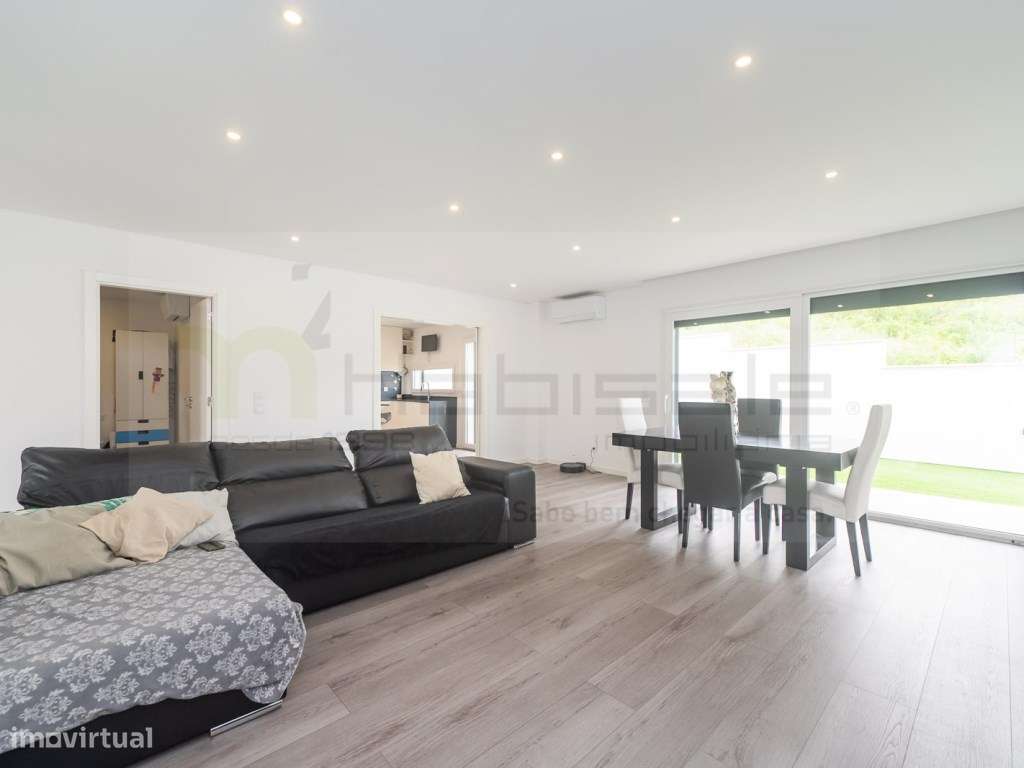 Moradia T4+1 moderna em Vale Grande, Odivelas-13