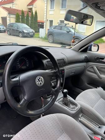 Volkswagen Passat 1.9 TDI Comfortline - 8