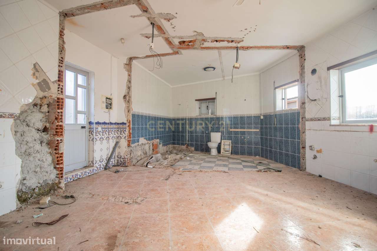 Moradia com projeto de transformação – Tavarede, Figueira da Foz - Grande imagem: 4/31