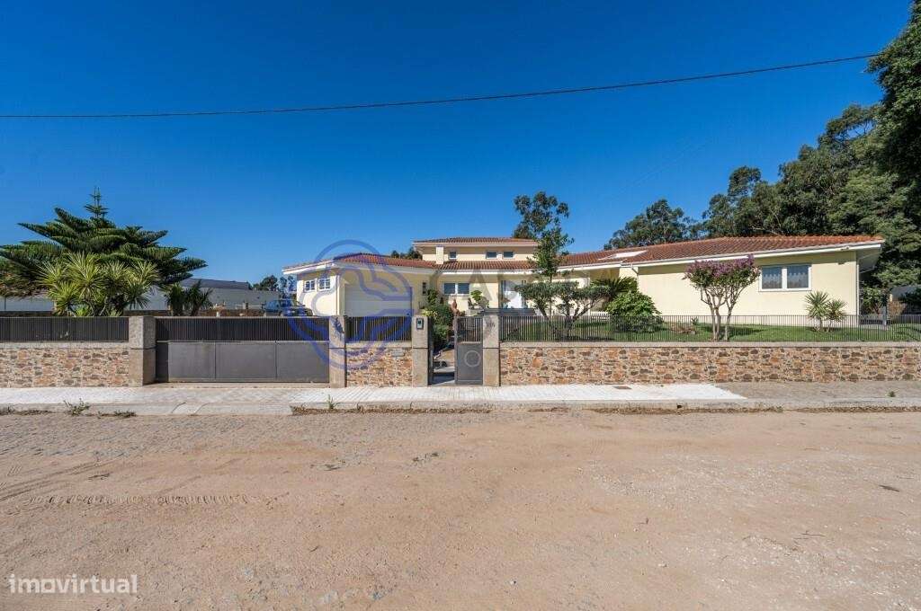 Moradia T5 de luxo em Modivas com piscina aquecida e jardim - Grande imagem: 4/44