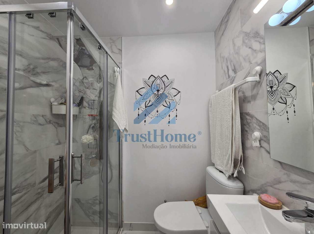 T1+1 totalmente remodelado e arrecadação com 23,5m2 e vista...-12