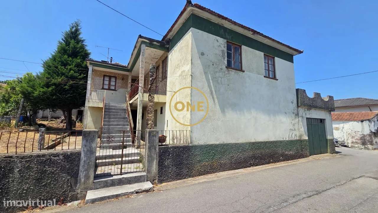 Moradia T4 para Restauro em Lousado com Projeto Aprovado-11